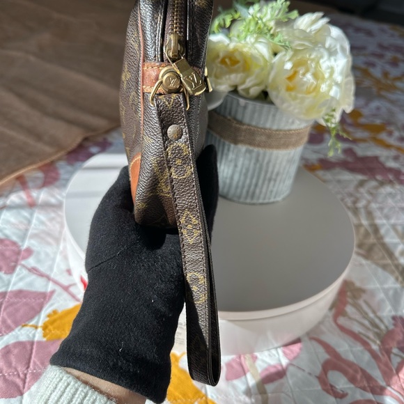 Authentic vintage LOUIS VUITTON
Monogram Pochette Marly Dragonne - Picture 7 of 17